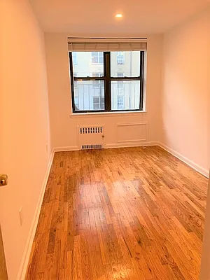 Rented by Dynamik Realty | media 8