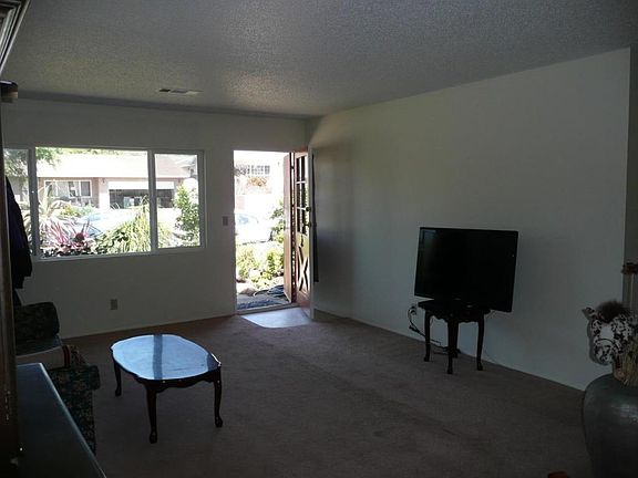 3rd image of 292 Delaware Dr