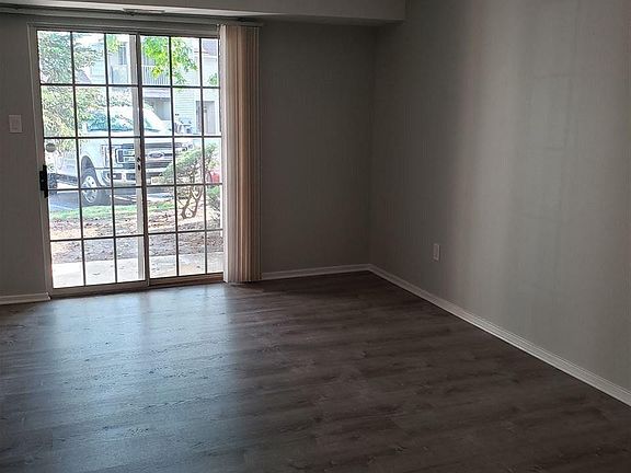 3rd image of 25 Waterview Dr #25