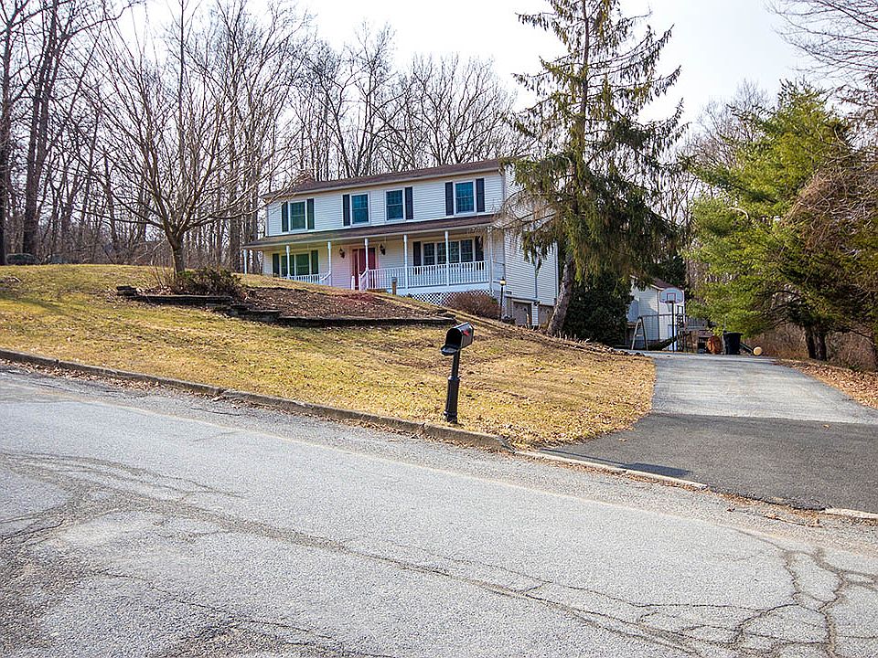 1st image of 35 Hillsdale Dr
