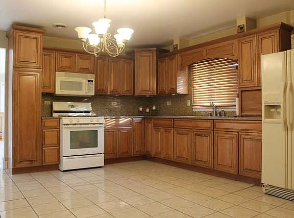 4th image of 9600 Castello Ave