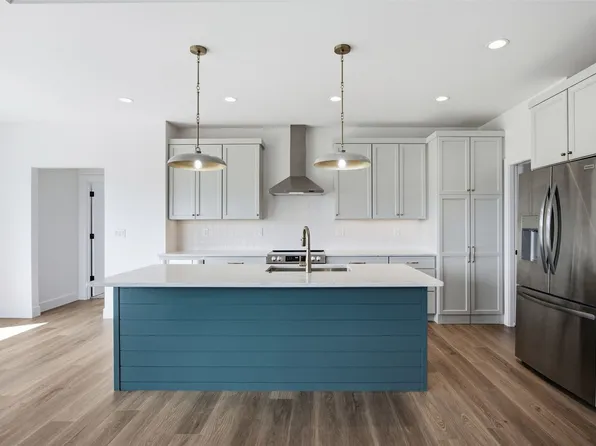 4118 Gemstone Rd, Marion, IA 52302