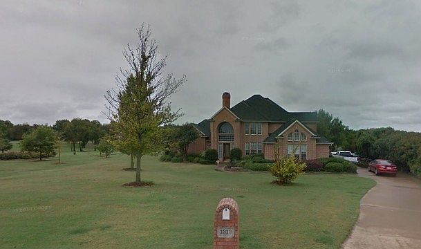 2nd image of 1313 Willow Ln