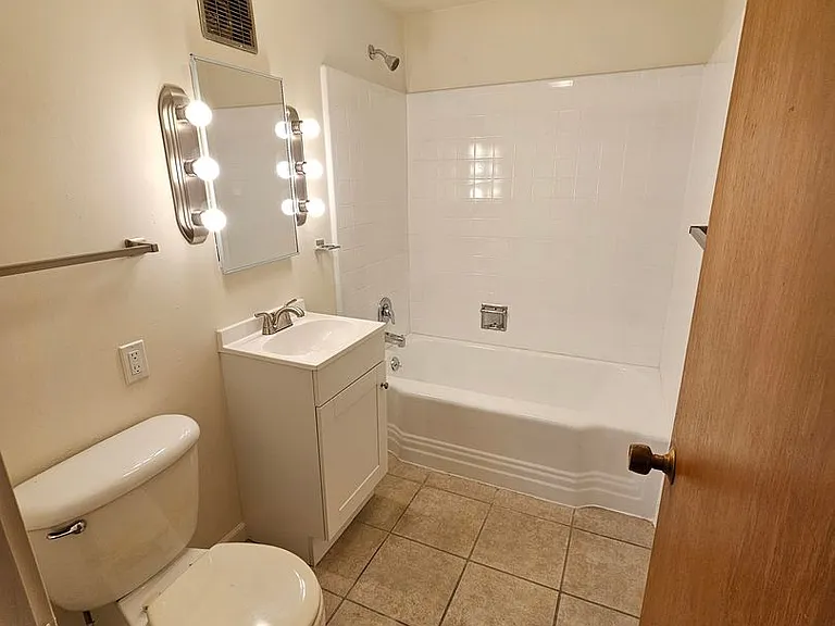 615 S Alder St — Photo 7