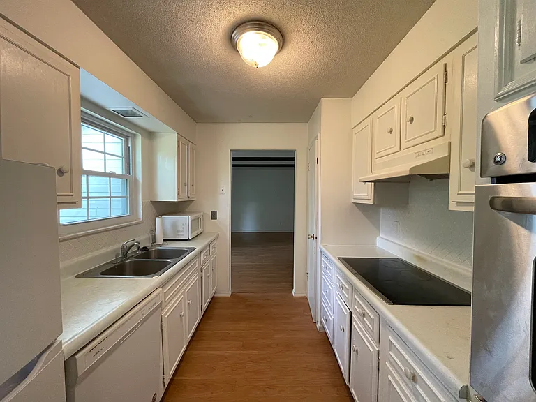 1960 Seven Pines Dr — Photo 18