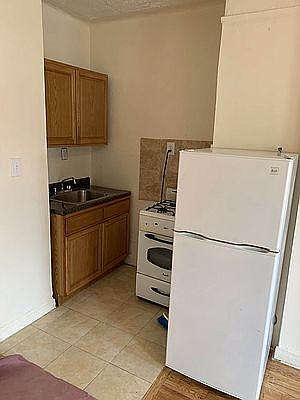 4th image of 1776 Bedford Ave #22B