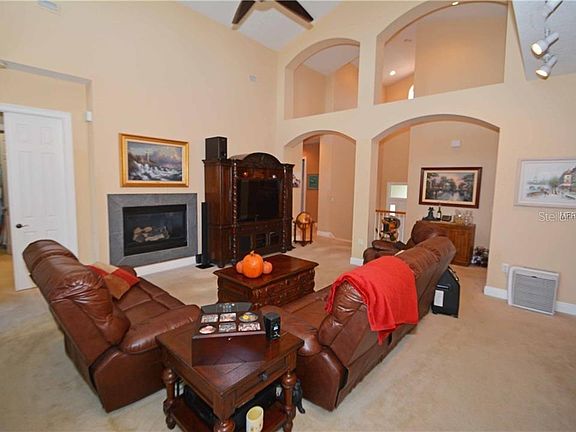 5th image of 14 Jefferson Ct S