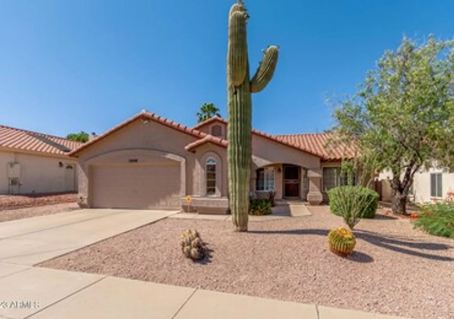 4 Bedroom Home In Ahwatukee — Photo 1
