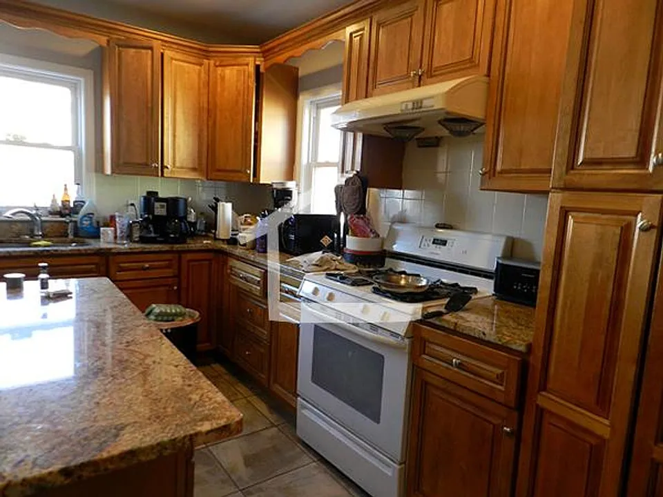 32 Long Ave #32