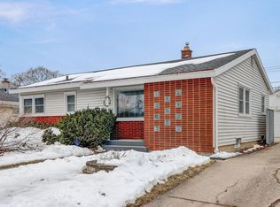 8826 W Arden Pl, Milwaukee, WI 53225