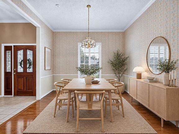 5th image of 2206 Stratford Ct