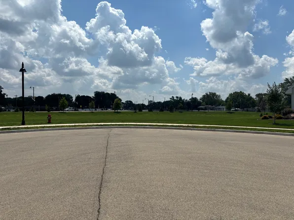 1 Pointe Blvd, Peru, IL 61354