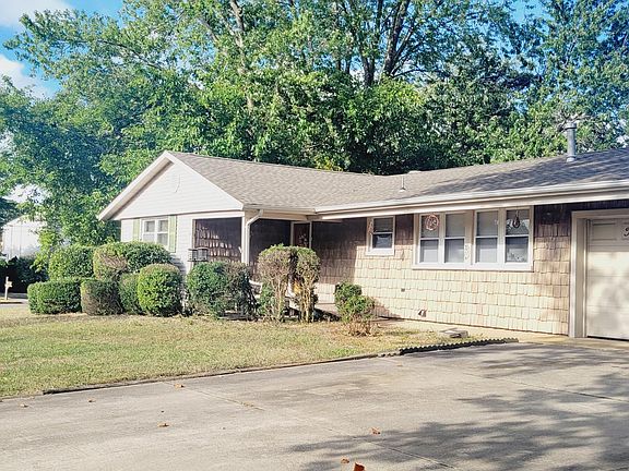 3rd image of 1006 Amethyst Drive