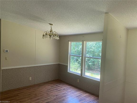 4th image of 237 Red Oak Dr