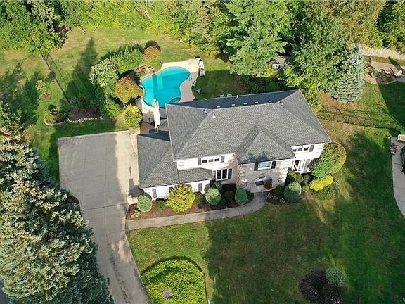 3rd image of 153 Bramble Ct