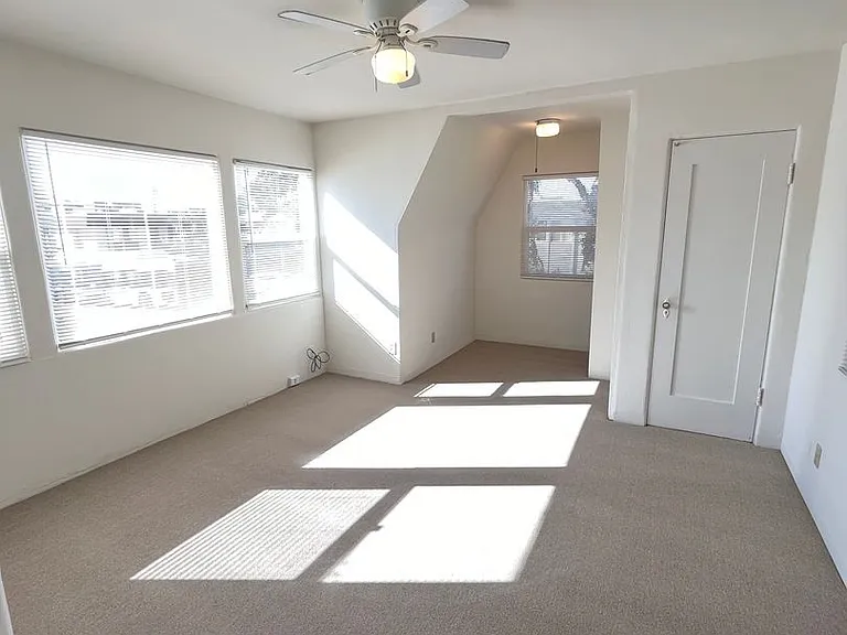 807 Jamaica Ct — Photo 3