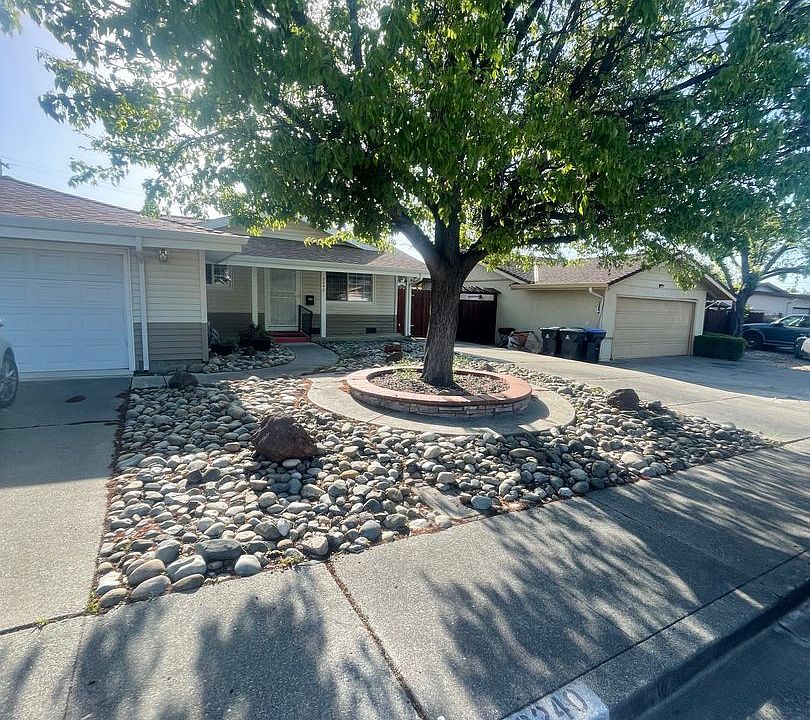 1st image of 2240 Cambridge Dr