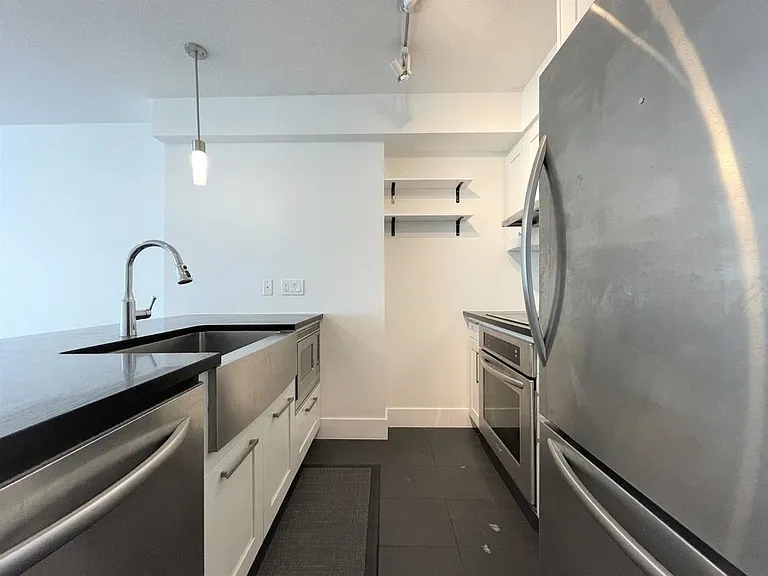 888 Homer St #7F — Photo 2