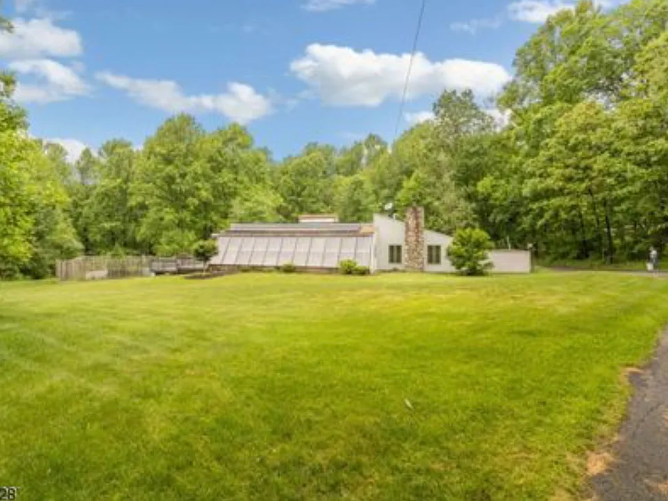 621 Valley Rd
