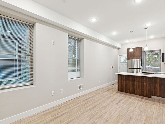 3rd image of 1333 E Snyder Ave #1