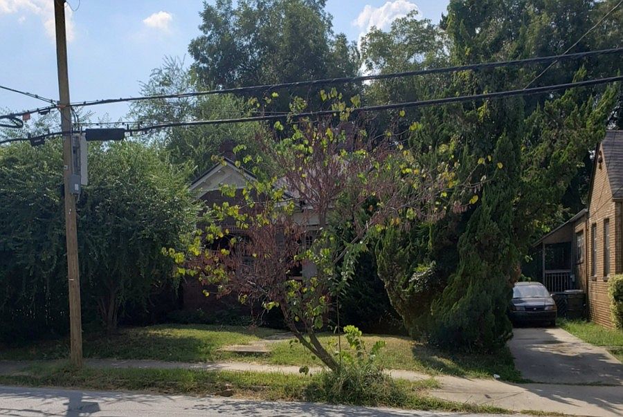 2nd image of 392 Glen Iris Dr NE