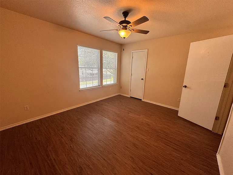 12840 Saint Mary Dr — Photo 28