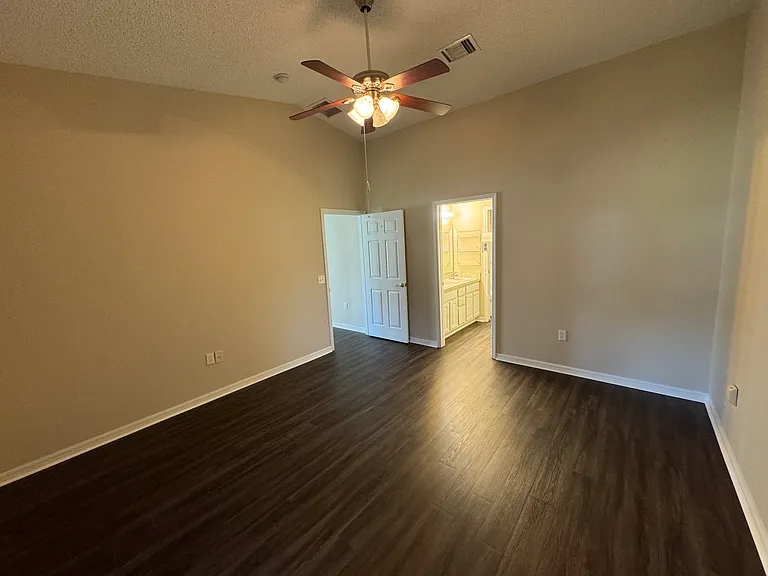 545 Golfview Ct — Photo 8