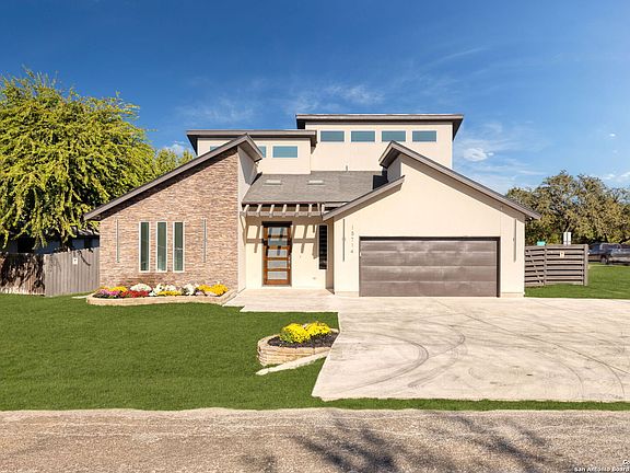 4th image of 15714 Hill Ln