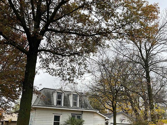 2nd image of 201 W Olive St