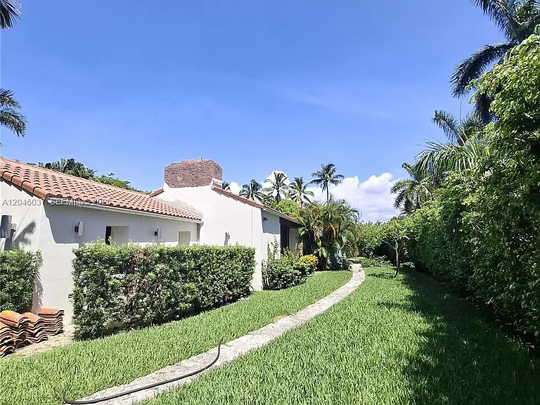 6350 Pinetree Dr — Photo 11