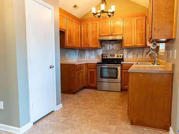 2nd image of 2526 Bonnie Oaks Dr SW