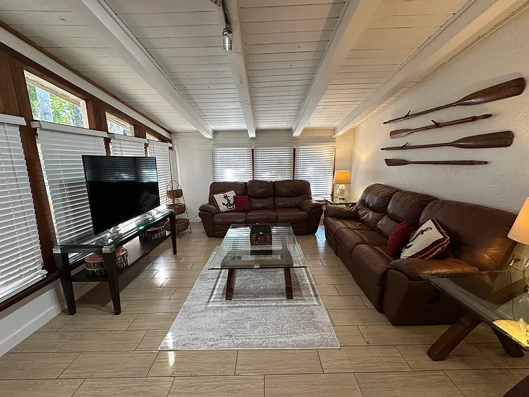 2650 Philippe Pkwy — Photo 43