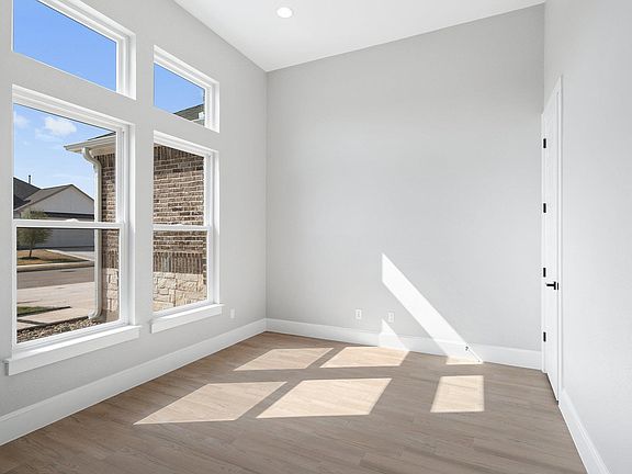 5th image of 308 Axis Loop