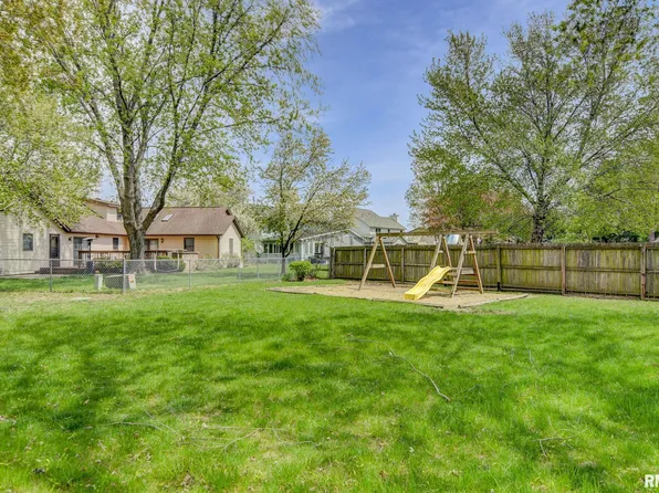 Landsdowne Dr, Sherman, IL 62684