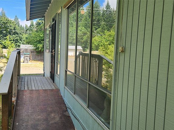 3rd image of 2447 Erlands Point Road NW