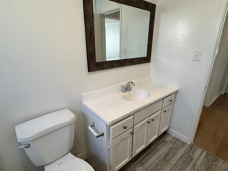 1541 N Detroit St #8 — Photo 14