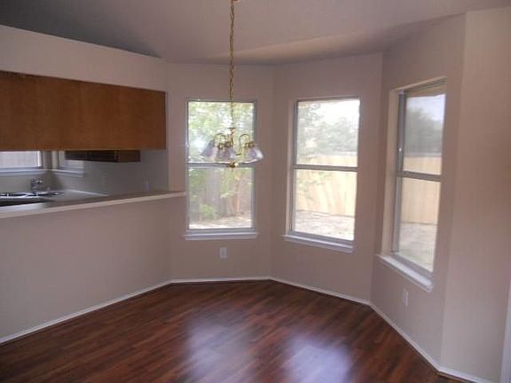 4th image of 6102 Maple Leaf Dr