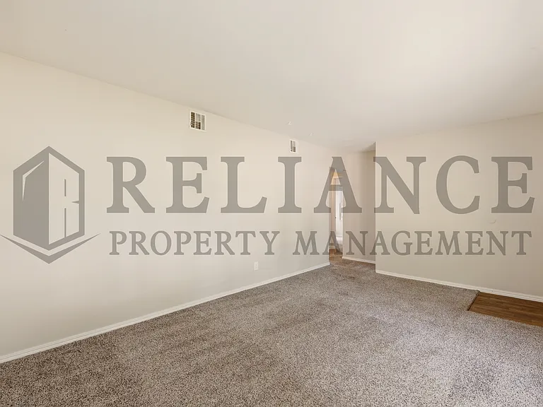 4546 S Osage St — Photo 13