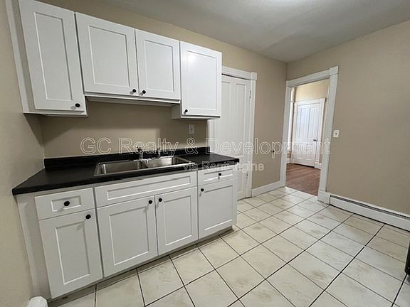3rd image of 411 Wellington Ave APT 2