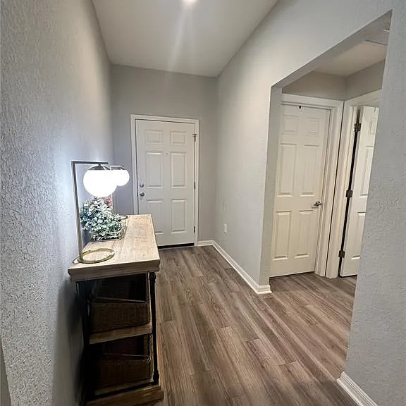 6911 Gideon Cir — Photo 2