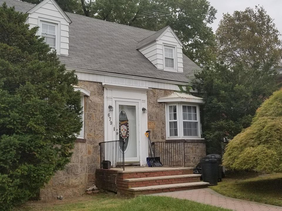 2nd image of 679 Pelton Ave
