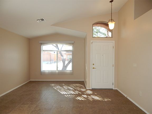 Entrance / Living Room