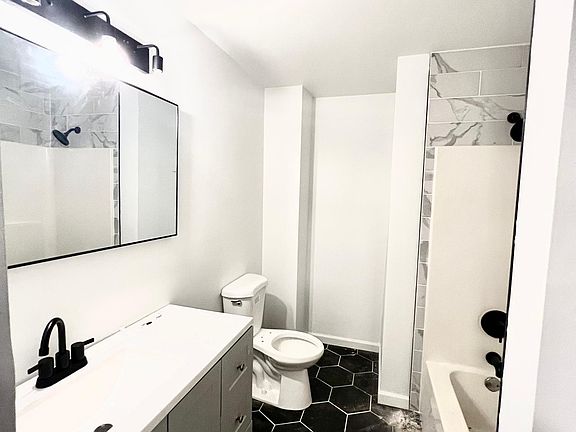 5th image of 420 Marret Ave