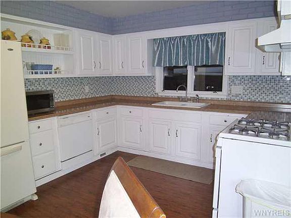 3rd image of 8491 East Ave