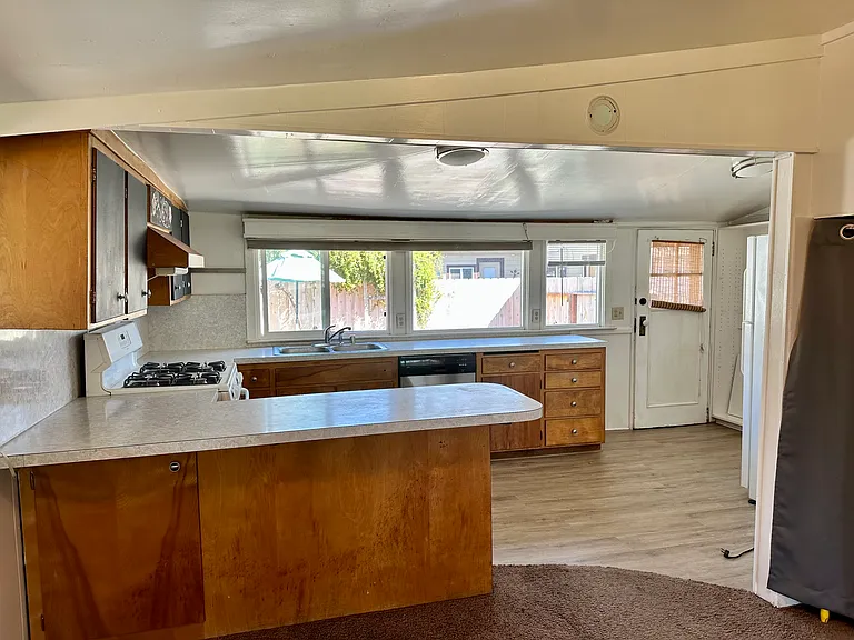17265 Walnut Ave — Photo 3
