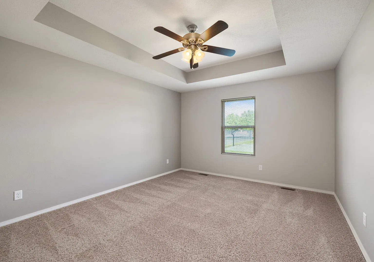 4 Bedroom Home in Springfield, Missouri — Photo 1