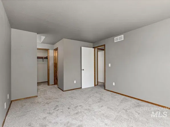 5808 W Battlement Ct, Boise, ID 83703
