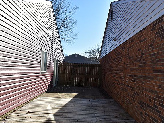 5th image of 315 Pond View Ln