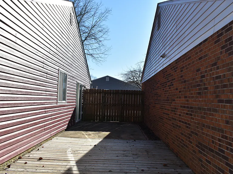 315 Pond View Ln — Photo 5