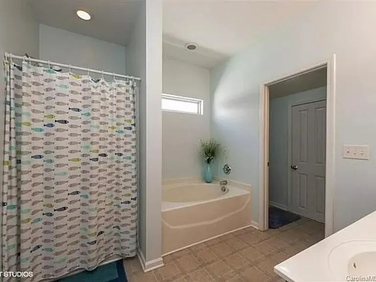 116 E Morehouse Ave — Photo 9